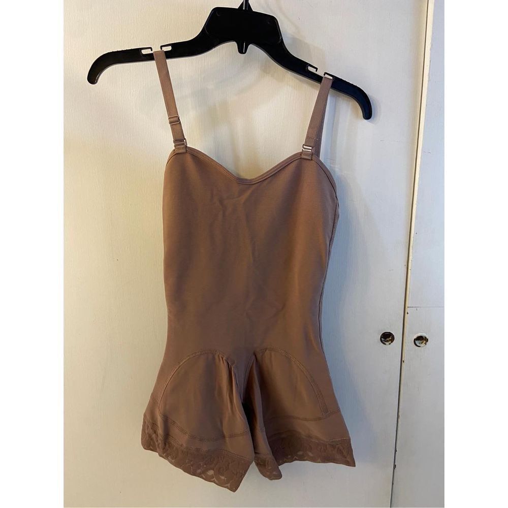 Fajate Medium M  1 piece shapewear #12046‎ hooks zipper new retails $131 NEW